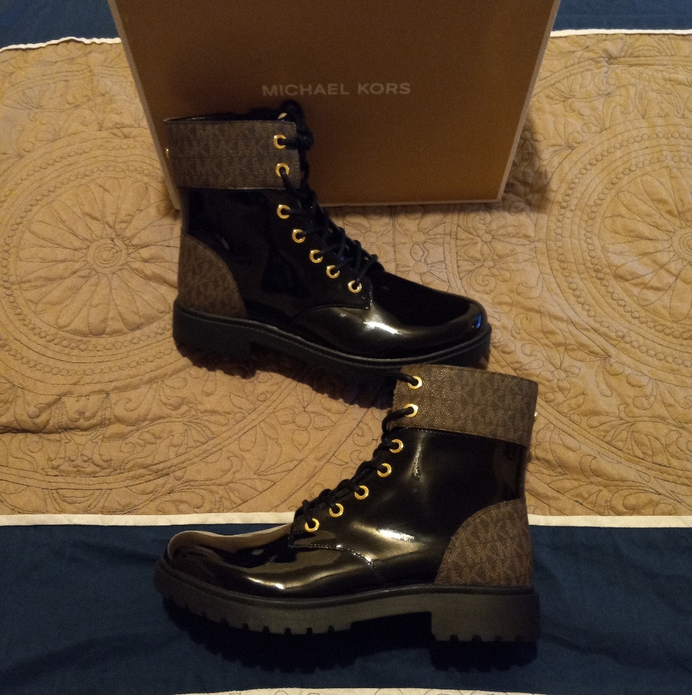Michael Kors Alistair Bootie - Picture 4 of 11